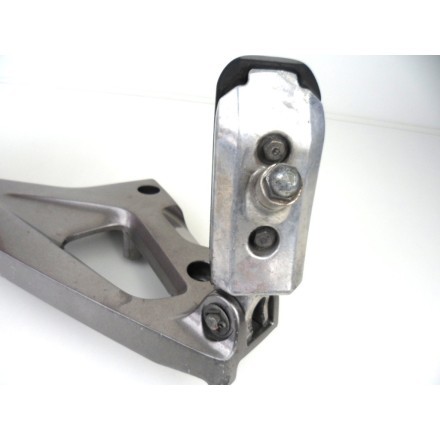 SUPPORTO PEDANA DESTRA COMPLETO DI PEDALINI HONDA NT 700 V DEAUVILLE 2008