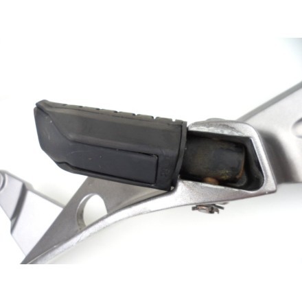 SUPPORTO PEDANA DESTRA COMPLETO DI PEDALINI HONDA NT 700 V DEAUVILLE 2008