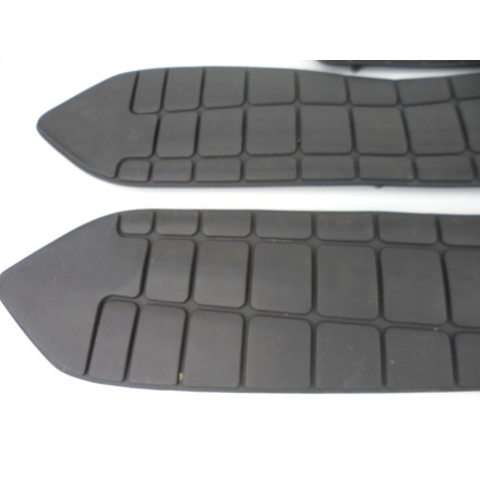 SET TAPPETINI IN GOMMA PER PEDANE POGGIAPIEDI SUZUKI AN 650 BURGMAN K4 2004