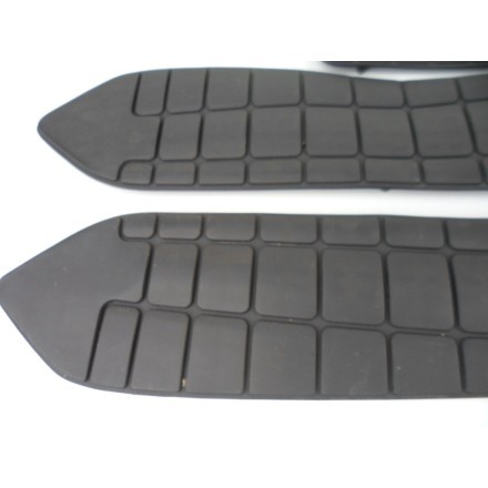 SET TAPPETINI IN GOMMA PER PEDANE POGGIAPIEDI SUZUKI AN 650 BURGMAN K4 2004