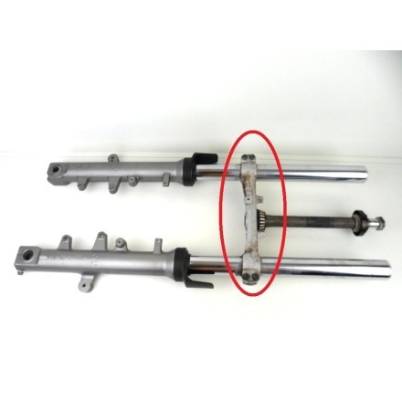 STELI FORCELLA FORCA ANTERIORE PIASTRA INFERIORE SUZUKI AN 650 BURGMAN K4 2004