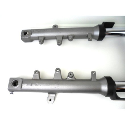 STELI FORCELLA FORCA ANTERIORE PIASTRA INFERIORE SUZUKI AN 650 BURGMAN K4 2004