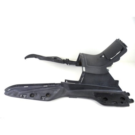 PEDANA POGGIA PIEDI CARENA CENTRALE INFERIORE SUZUKI AN 250 BURGMAN K1 2001