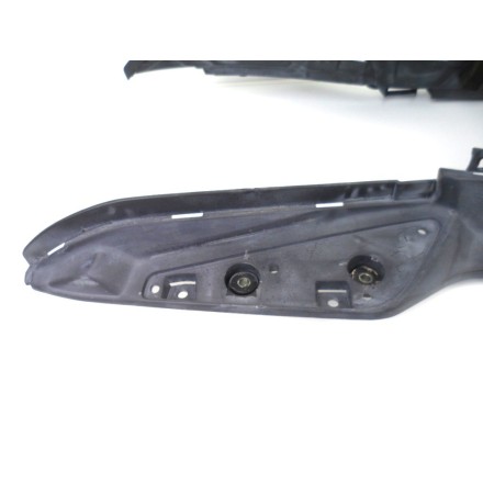 PEDANA POGGIA PIEDI CARENA CENTRALE INFERIORE SUZUKI AN 250 BURGMAN K1 2001