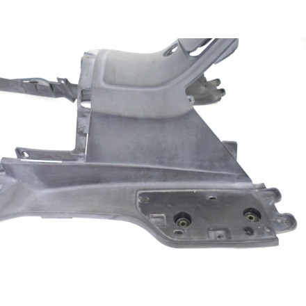 PEDANA POGGIA PIEDI CARENA CENTRALE INFERIORE SUZUKI AN 250 BURGMAN K1 2001