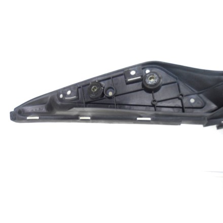 PEDANA POGGIA PIEDI CARENA CENTRALE INFERIORE SUZUKI AN 250 BURGMAN K1 2001