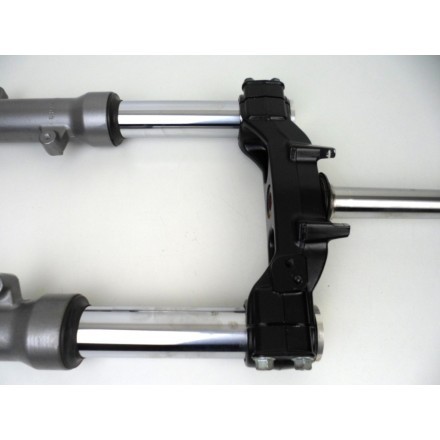 FORCELLA ANTERIORE CON ACCESSORI E MANUBRIO GUIDA SUZUKI AN 250 BURGMAN 1998