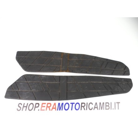 COPPIA TAPPETINI IN GOMMA PER PEDANE ANTERIORI SUZUKI AN 250 BURGMAN 1998