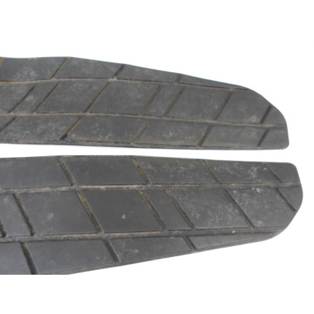 COPPIA TAPPETINI IN GOMMA PER PEDANE ANTERIORI SUZUKI AN 250 BURGMAN 1998