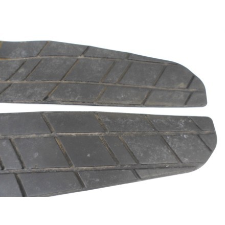 COPPIA TAPPETINI IN GOMMA PER PEDANE ANTERIORI SUZUKI AN 250 BURGMAN 1998