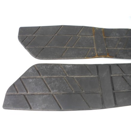 COPPIA TAPPETINI IN GOMMA PER PEDANE ANTERIORI SUZUKI AN 250 BURGMAN 1998