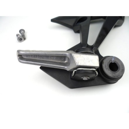 SUPPORTO COMPLETO DI PEDANA POSTERIORE PASSEGGERO DESTRA KAWASAKI Z-1000 2008