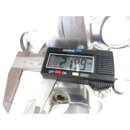 PIASTRA SUPERIORE BASE DI STERZO FORCELLA TRIUMPH SPEED TRIPLE 1050 2011