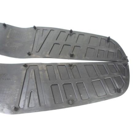 COPPIA TAPPETI GOMME RIVESTIMENTO TAPPETINI PEDANE SUZUKI BURGMAN 125 UH 2007