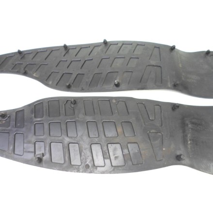 COPPIA TAPPETI GOMME RIVESTIMENTO TAPPETINI PEDANE SUZUKI BURGMAN 125 UH 2007