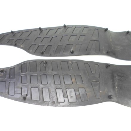 COPPIA TAPPETI GOMME RIVESTIMENTO TAPPETINI PEDANE SUZUKI BURGMAN 125 UH 2007