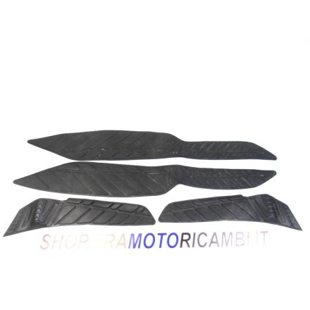 KIT 4 TAPPETINI GOMME RIVESTIMENTO TAPPETI PEDANE SUZUKI AN 400 BURGMAN 2005