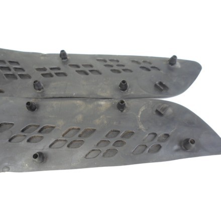 KIT 4 TAPPETINI GOMME RIVESTIMENTO TAPPETI PEDANE SUZUKI AN 400 BURGMAN 2005