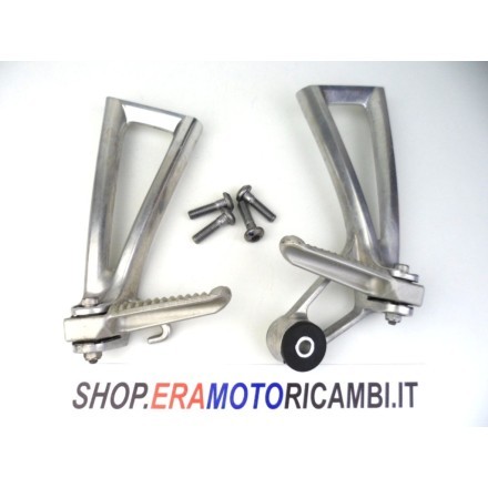 COPPIA SUPPORTI CON PEDANE POSTERIORI PASSEGGERO CON PERNI YAMAHA YZF-R6 2003