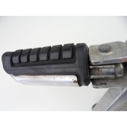 SUPPORTO COMPLETO DI PEDANA POSTERIORE PASSEGGERO DESTRA HONDA VF 750 C 1985