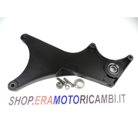 E103168 STAFFA MOTORE RUOTA POSTERIOR SUPPORTO SCARICO APRILIA SCARABEO 125 2002