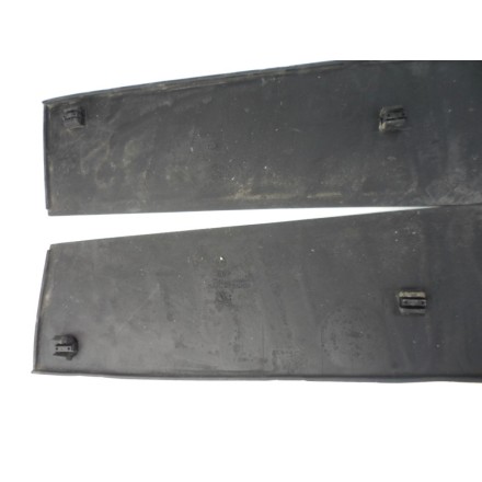 KIT TAPPETTINI GOMME RIVESTIMENTI PEDANE POSTERIORI PIAGGIO HEXAGON 125 LX4 1999
