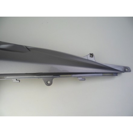 47111-05H R CARENA SELLA COPERCHIO TELAIO DESTRO SUZUKI AN 400 BURGMAN 2007