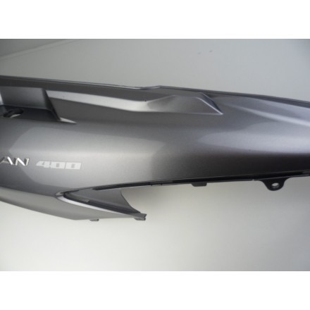 47111-05H R CARENA SELLA COPERCHIO TELAIO DESTRO SUZUKI AN 400 BURGMAN 2007