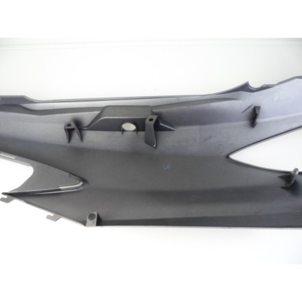 47111-05H R CARENA SELLA COPERCHIO TELAIO DESTRO SUZUKI AN 400 BURGMAN 2007