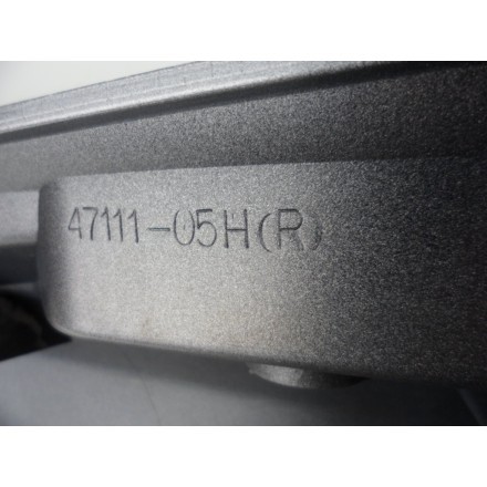 47111-05H R CARENA SELLA COPERCHIO TELAIO DESTRO SUZUKI AN 400 BURGMAN 2007