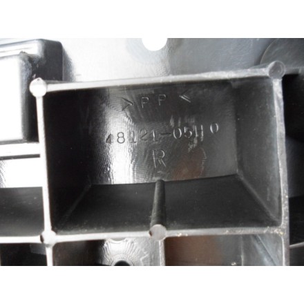 48121-05H0 COPPIA PLASTICHE PEDANE POGGIA PIEDI OEM SUZUKI AN 400 BURGMAN 2007