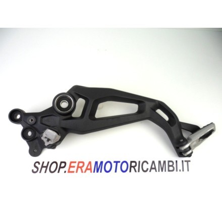 SUPPORTO PEDANA SINISTRA COMPLETA DI PEDALINI OEM DUCATI MONSTER 937 (950) 2022