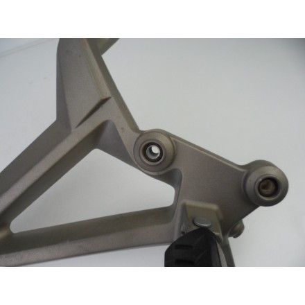 851544 SUPPORTO COMPLETO DI PEDANE LATERALE DESTRA APRILIA SHIVER 750 2010