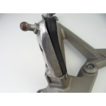 851544 SUPPORTO COMPLETO DI PEDANE LATERALE DESTRA APRILIA SHIVER 750 2010