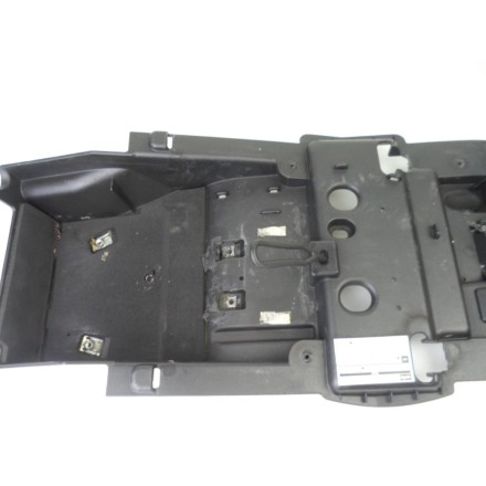 PARAFANGO POSTERIORE INTERNO SOTTO SELLA VANO BATTERIA APRILIA SHIVER 750 2010