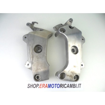 COPPIA SUPPORTI LATERALI MOTORE / FORCELLONE / TELAIO OEM HONDA HORNET 600 2001