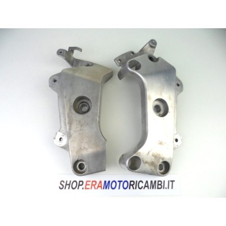 COPPIA SUPPORTI LATERALI MOTORE / FORCELLONE / TELAIO OEM HONDA HORNET 600 2001