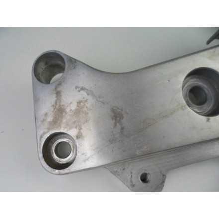 COPPIA SUPPORTI LATERALI MOTORE / FORCELLONE / TELAIO OEM HONDA HORNET 600 2001