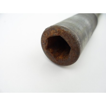 ASSE PERNO FISSAGGIO CERCHIO RUOTA ANTERIORE DUCATI MONSTER 900 1999