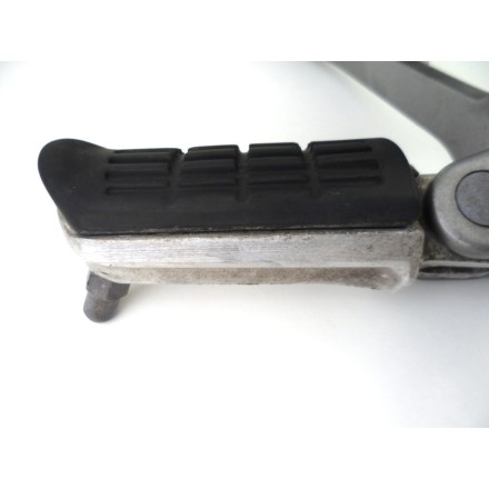 SUPPORTO PEDANA DESTRA COMPLETA DI PEDALINI POGGIA PIEDE HONDA HORNET 600 2001