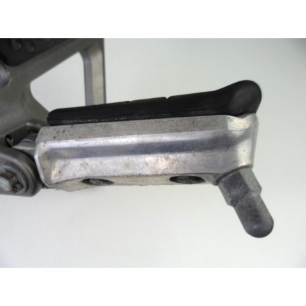 SUPPORTO PEDANA DESTRA COMPLETA DI PEDALINI POGGIA PIEDE HONDA HORNET 600 2001