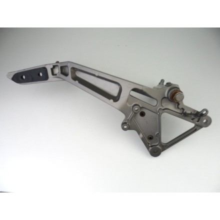 SUPPORTO PEDANA DESTRA COMPLETA DI PEDALINI POGGIA PIEDE HONDA HORNET 600 2001