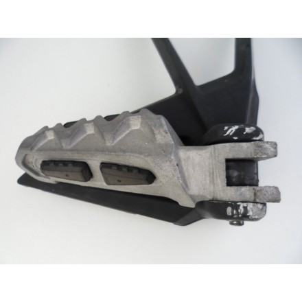 82431691A SUPPORTO CON PEDANA POSTERIORE DESTRA DUCATI MULTISTRADA 1200 S 2010