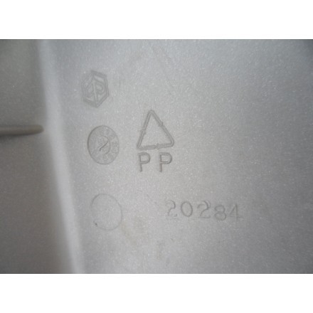 PLASTICA COVER COPERCHIO VANO BATTERIA SOTTO SELLA OEM PIAGGIO BEVERLY 250 2006