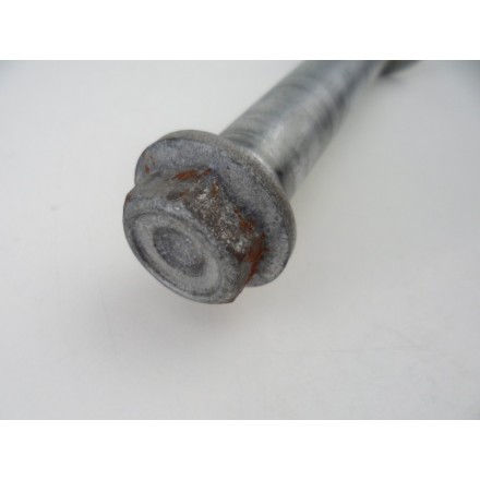 ASSE PERNO ASSIALE RUOTA POSTERIORE CON BOCCOLA APRILIA PEGASO 650 1999