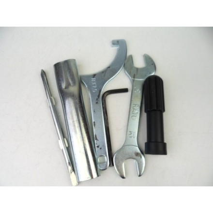 BORSETTA UTENSILI PER MANUTENZION SET CHIAVI DA BORDO OEM KAWASAKI Z650 2021