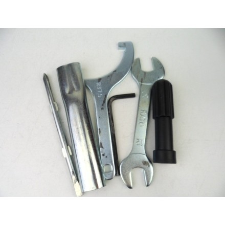 BORSETTA UTENSILI PER MANUTENZION SET CHIAVI DA BORDO OEM KAWASAKI Z650 2021