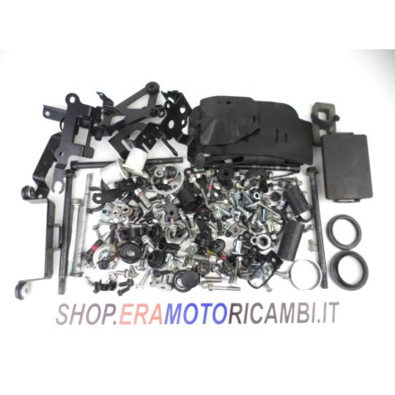 SET PACCHETTO VITERIA BULLONERIA PERNI VITI DADI E BULLONI KAWASAKI Z650 2021