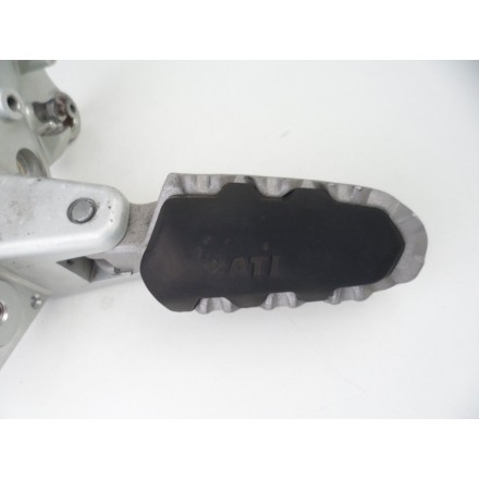 82432521A SUPPORTO CON PEDANA ANTERIORE DESTRA DUCATI MULTISTRADA 1200 S 2016