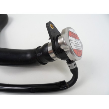 TAPPO CARICO RADIATORE COMPLETO DI MANICOTTO TUBO SUZUKI BURGMAN 400 K4 2004